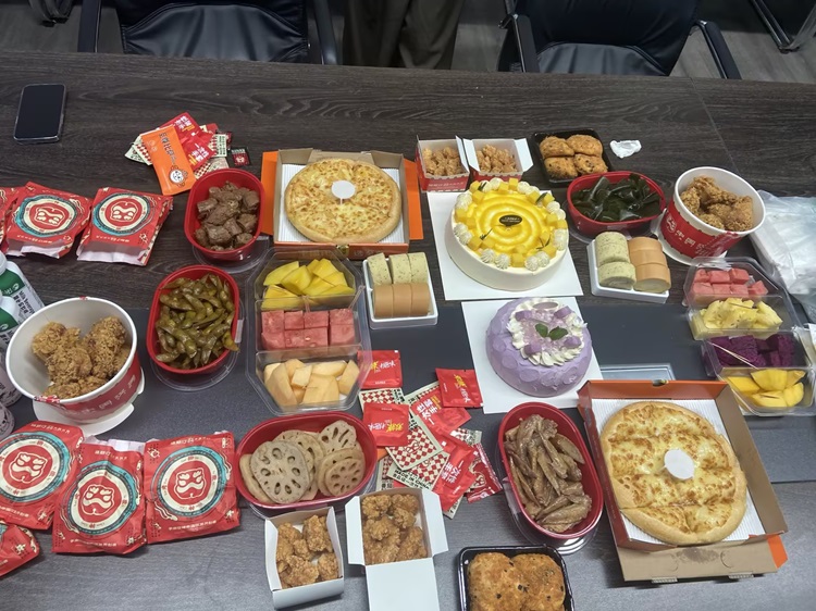 公司生日會(huì)：歡樂與團(tuán)隊(duì)精神的盛宴